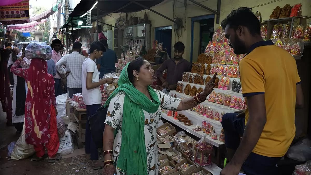 Traders' Body Urges Delhi Police To Deploy Adequate Personnel In Markets Amid Diwali Rush