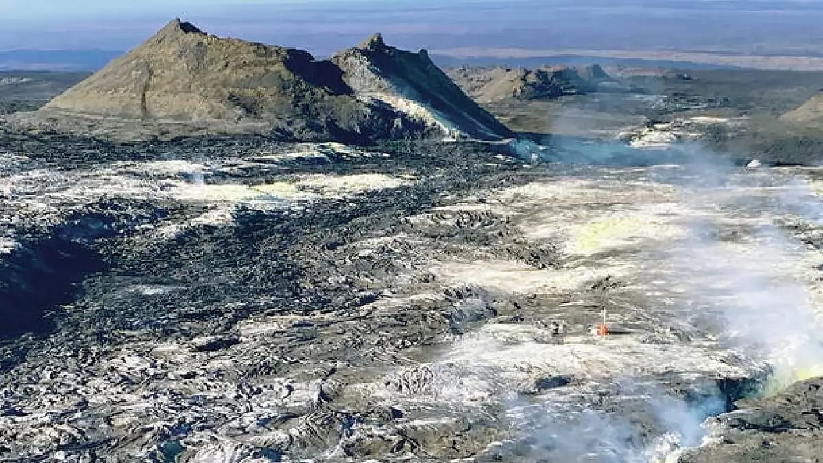 Mouna Loa, the largest active volcano