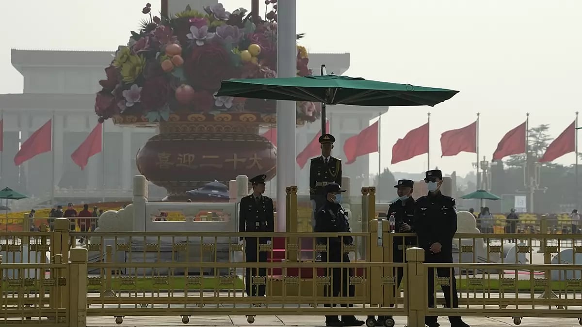 Security personnel guard Tiananmen Square 