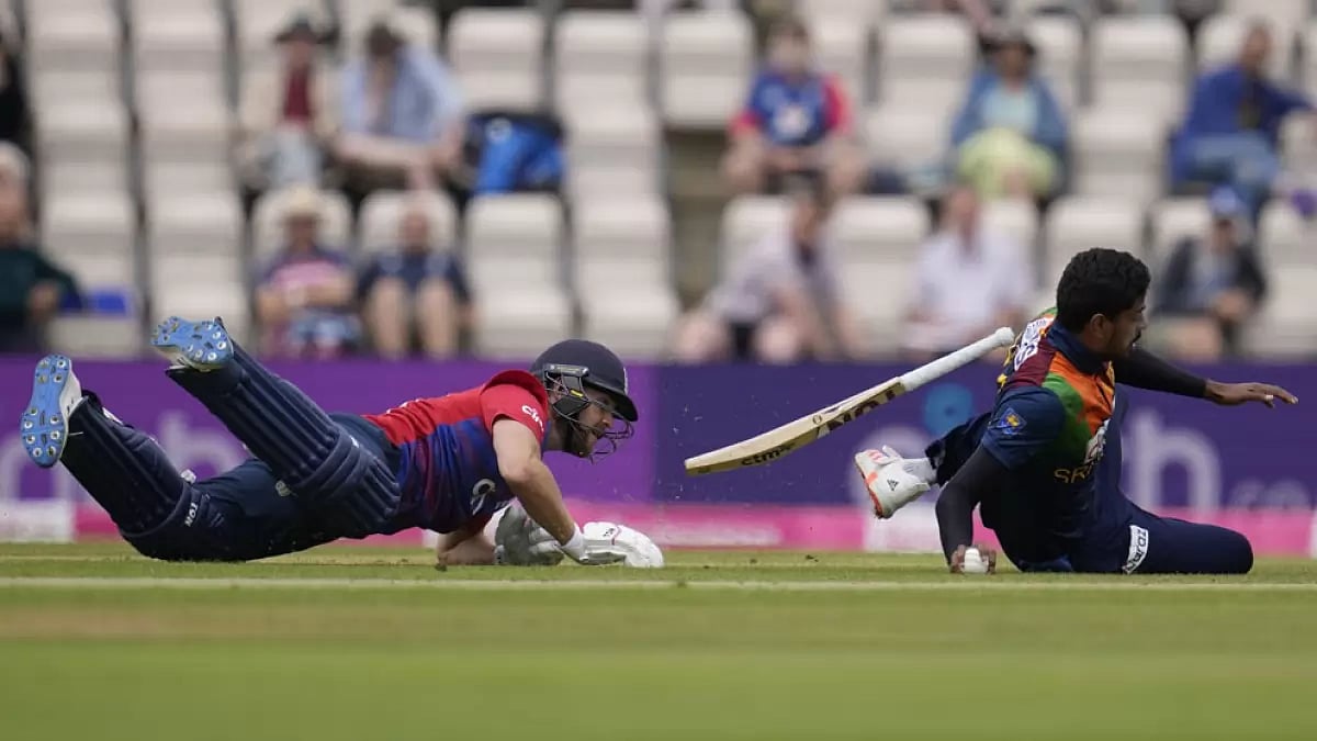 Sri Lanka's Binura Fernando (R) in action against England. 