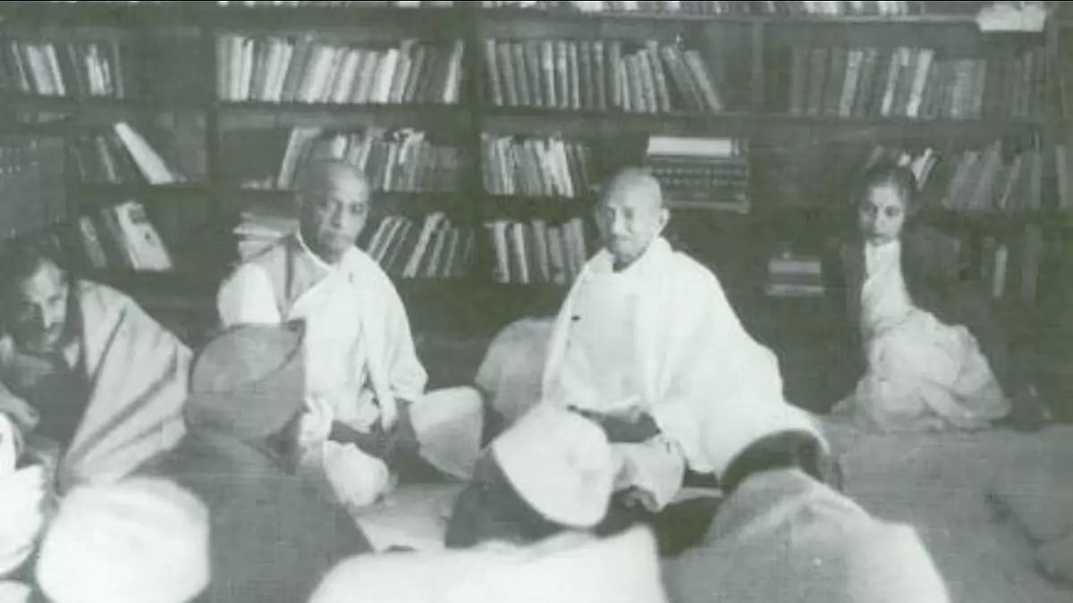 Mahatma Gandhi attends a Congress Working Committee meeting, January 1940