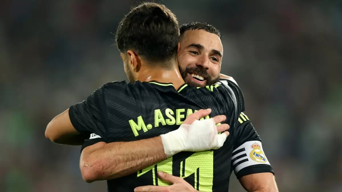 Real Madrid's Marco Asensio (L) celebrates with Karim Benzema after their win against Elche.