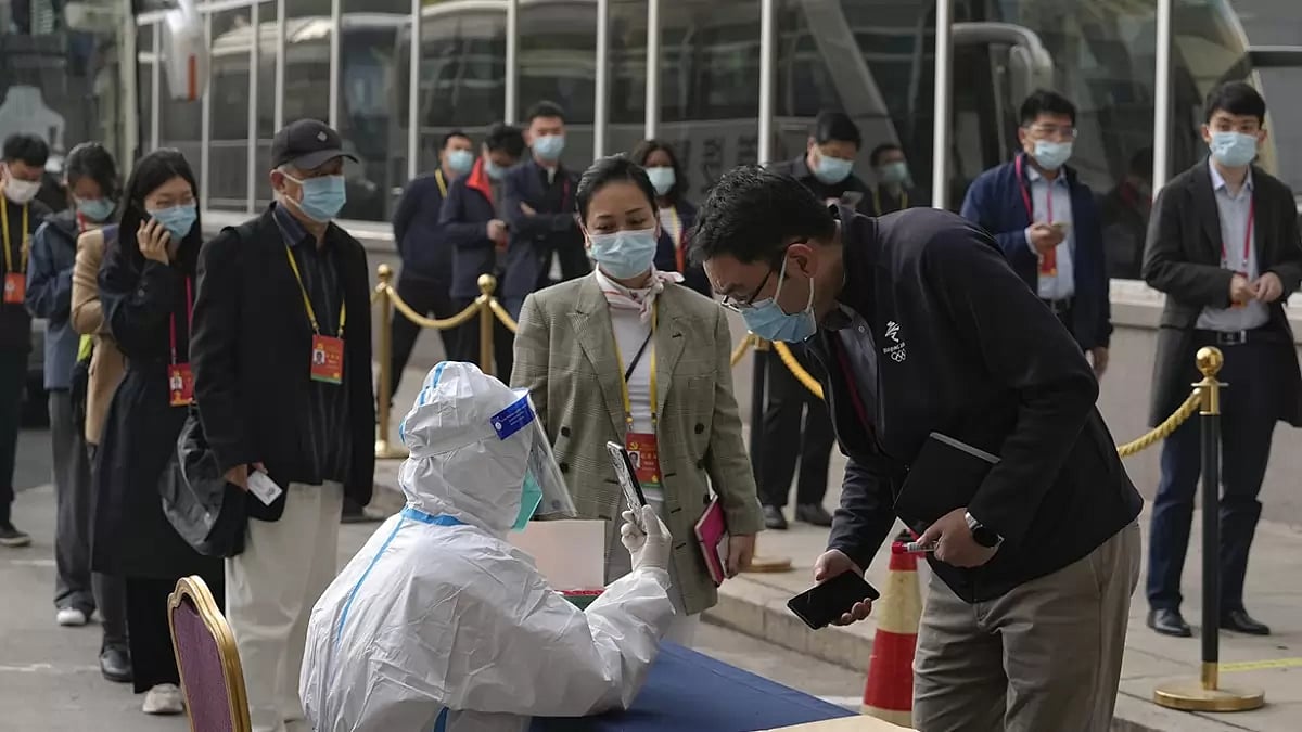 Daily COVID-19 throat swabs tests in Beijing