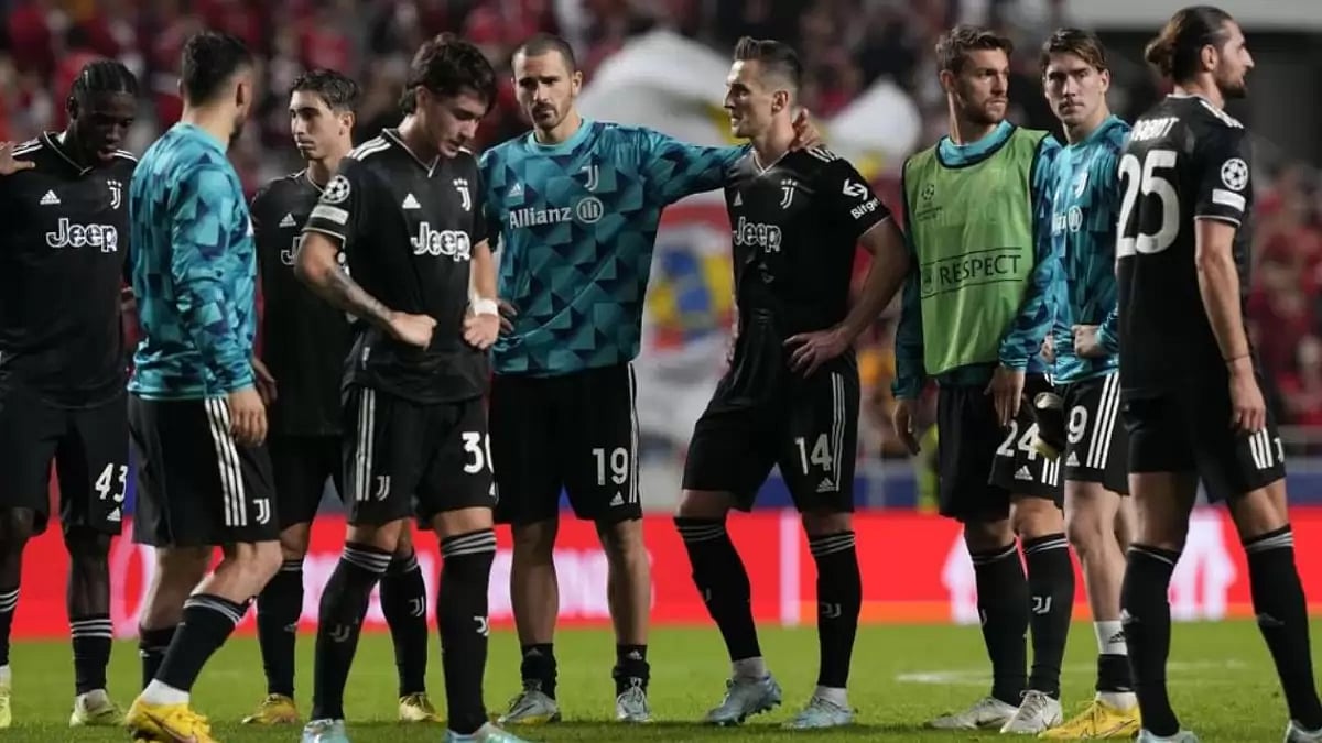 Juventus players wore a dejected look after losing to Benfica in UEFA Champions League.