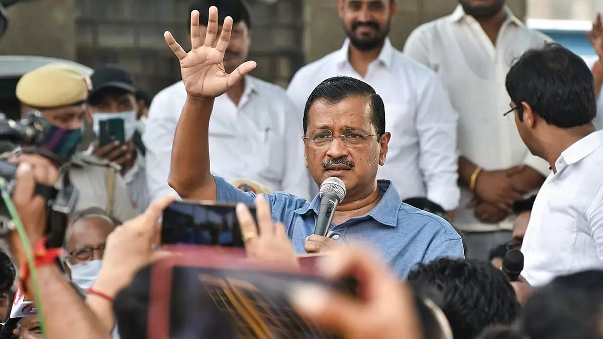 Arvind Kejriwal visits Ghazipur landfill site 