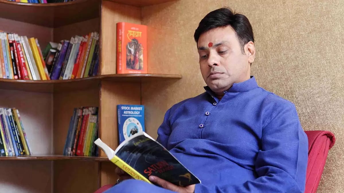 Astrologer Vinay Bajrangi