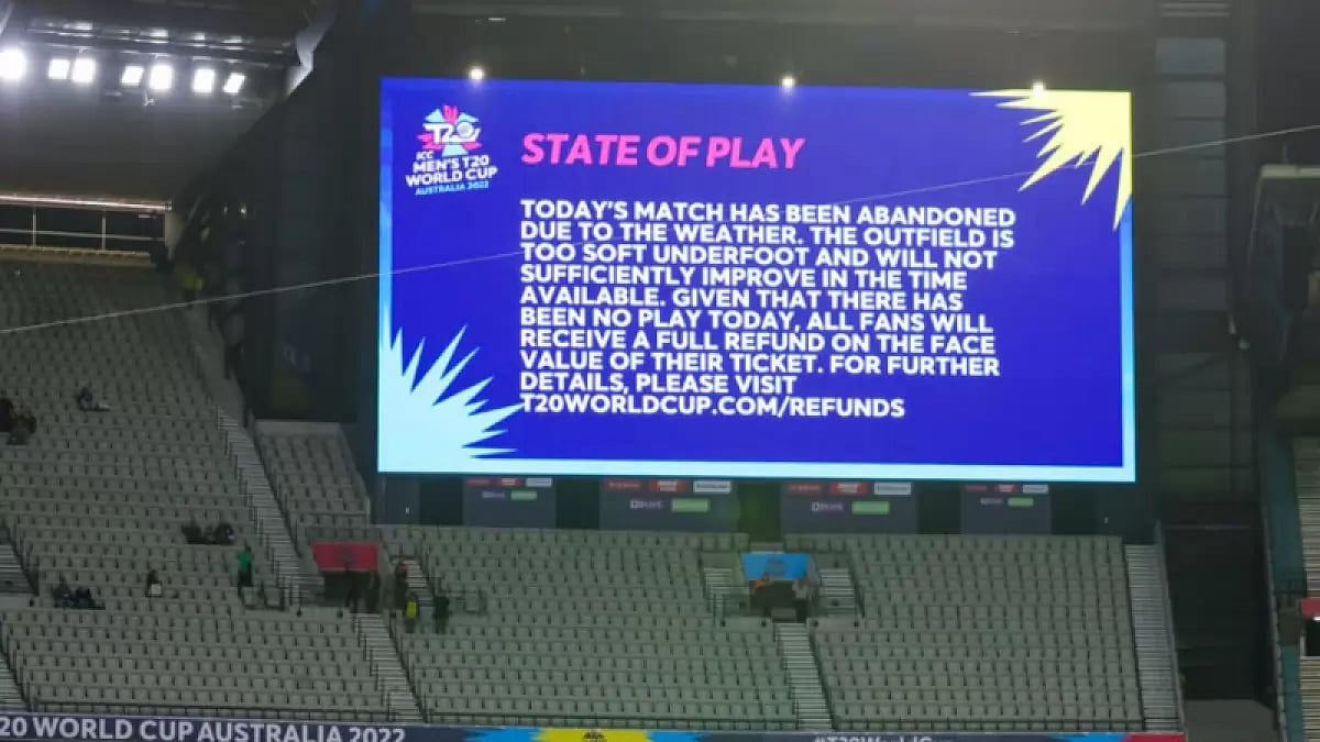 A scoreboard screen displays that Australia vs England ICC T20 World Cup 2022 tie was abandoned.