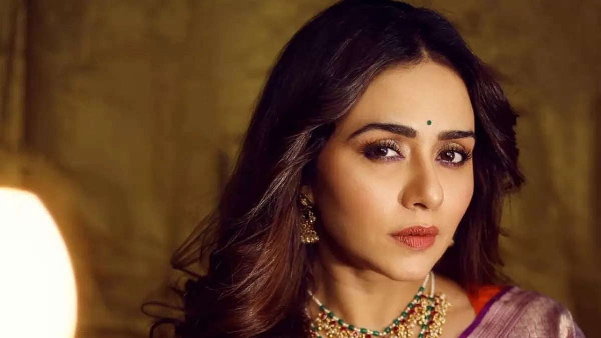 Instagram : Amruta Khanvilkar