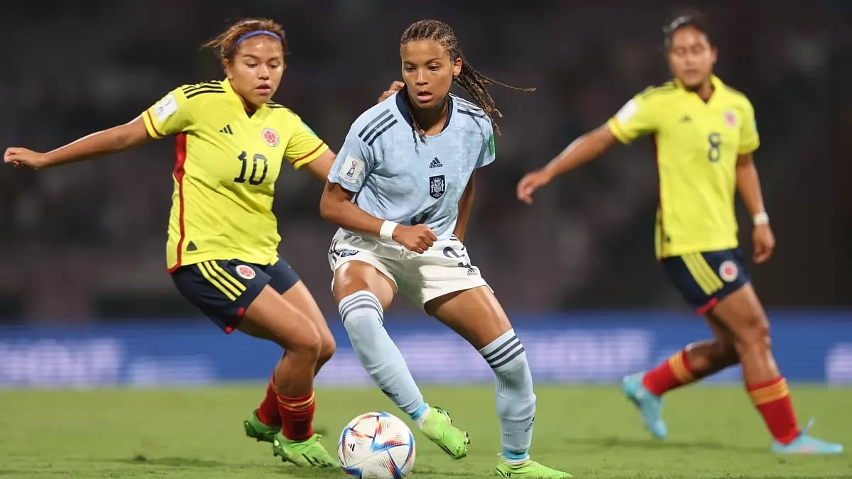 Defending champions Spain retained the title after Colombia's late own goal.