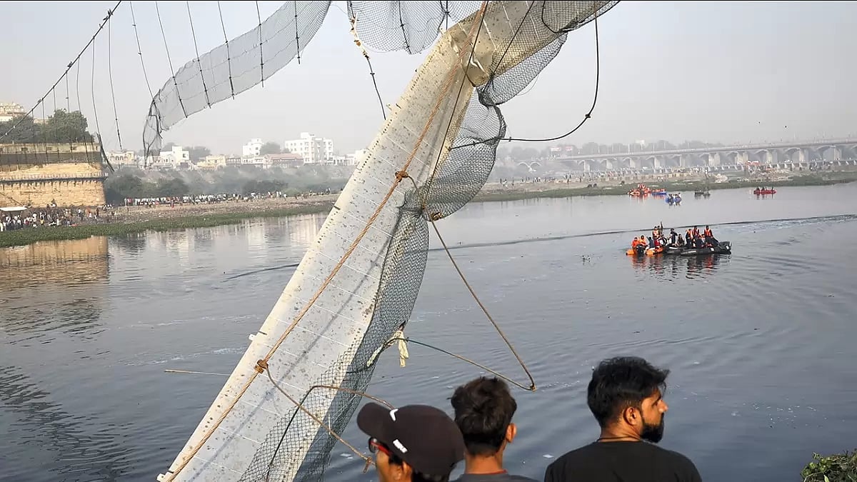 Suspension bridge collapses in Morbi