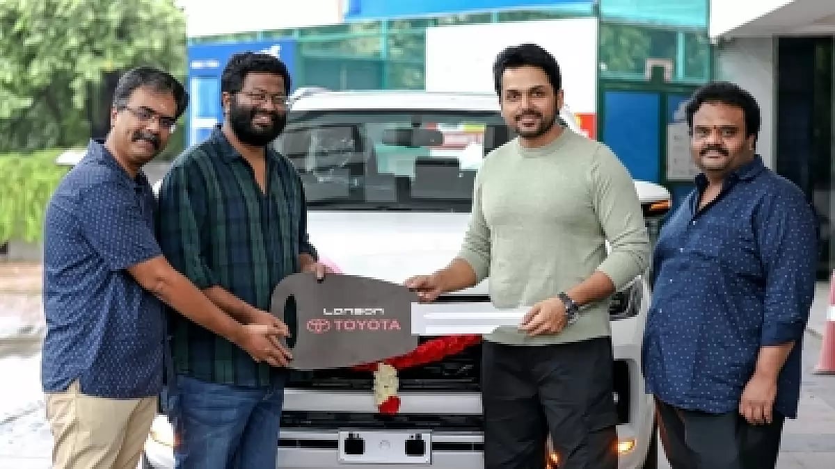 Lakshman Kumar Presented P. S. Mithran A Car 
