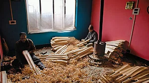 The Kashmiri Willow: A craftsman at work in a manufacturnig unit in Halmullah, near Srinagar