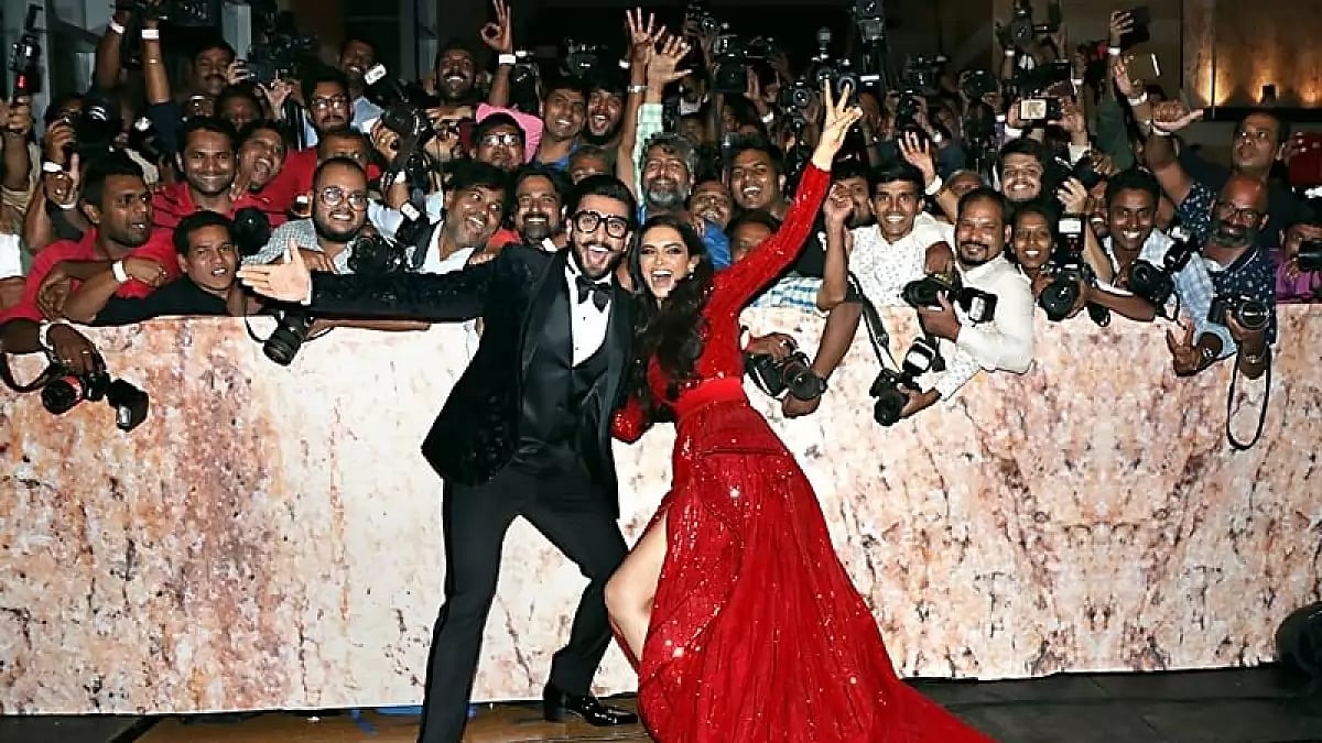 Deepika Padukone And Ranveer Singh At Their Wedding Reception Getting Clicked With The Paparazzi