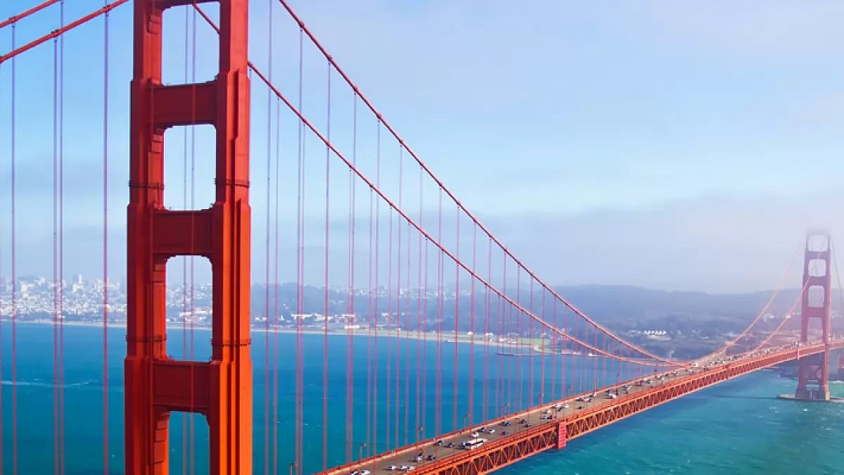 A smartphone application to know if San Francisco's Golden Gate Bridge, is holding up well