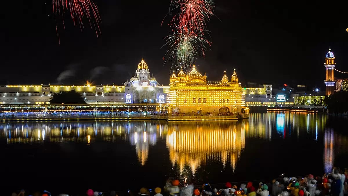 Gurpurab: Fireworks at Golden Temple 