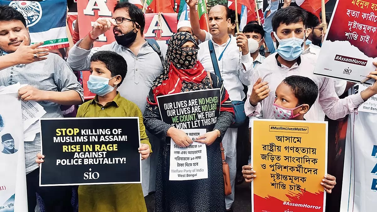 Say No To Eviction: People protest against the Assam government’s eviction drive before Assam Bhavan in Calcutta
