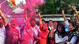 Shiv Sena (Uddhav Balasaheb Thackeray) Supporters