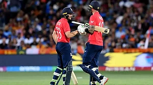 Alex Hales And Jos Buttler put up a match-winning partnership.
