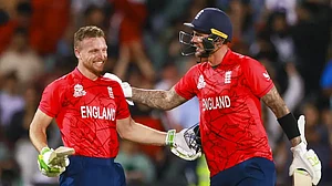 Alex Hales and Jos Buttler put on an unbeaten century stand.