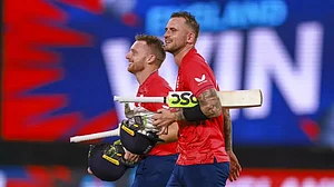 Alex Hales and Jos Buttler chased down India's total in 16 overs.