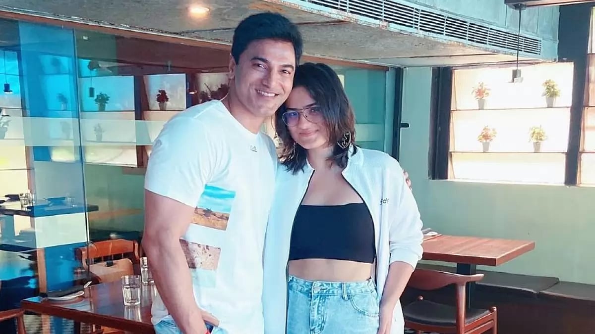 Siddhaanth with daughter Diza 