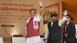 Himanta Biswa Sarma, Atul Bora