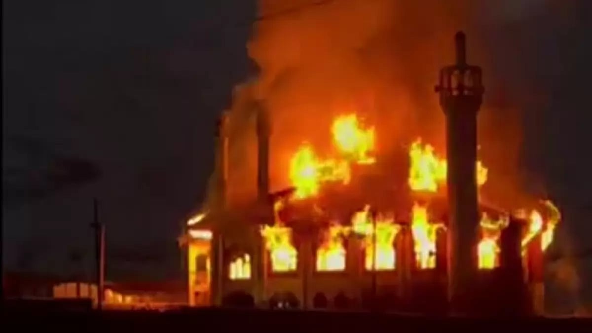 Fire breaks out at Jama Masjid in Drass