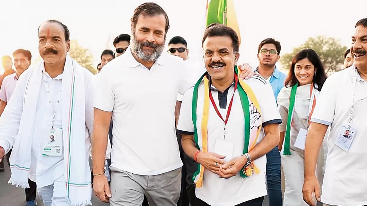 Walking together: Rahul Gandhi and Sanjay Nirupam in Nanded