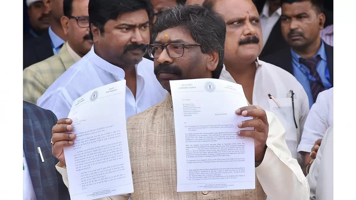 Hemant Soren addressing media