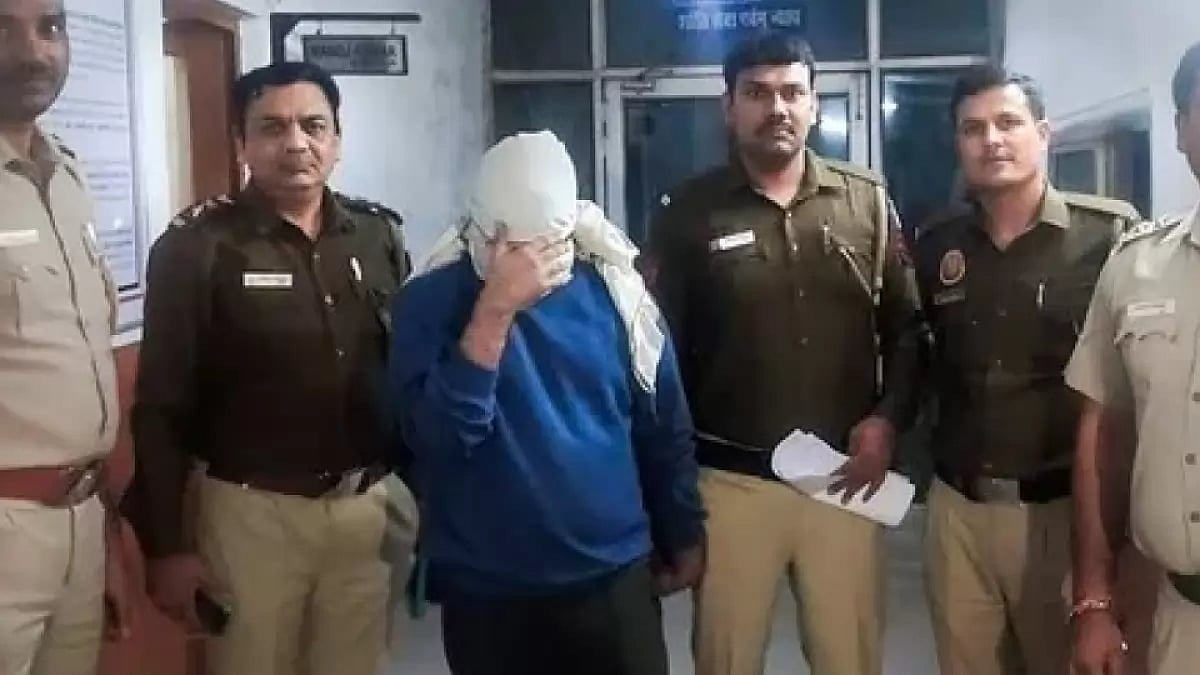 Aaftab Poonawala with Dellhi police officials