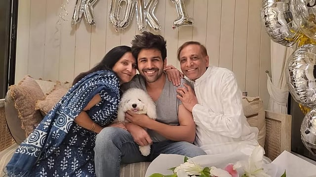 Kartik Aaryan Celebrates His 32nd Birthday, Gets Midnight Birthday From Parents 