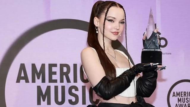 Dove Cameron Addresses Colorado LGBTQ Club Shooting During American Music Awards’ Acceptance Speech