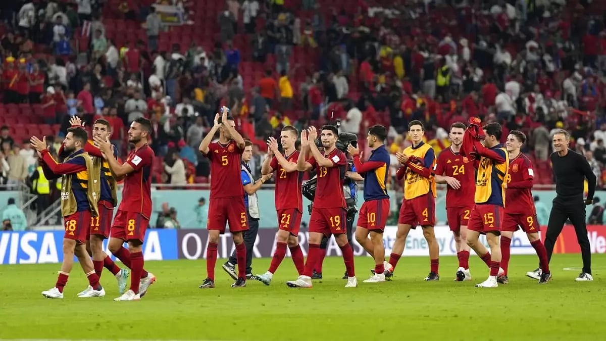 Spain's players acknowledge fans after their win over Costa Rica.