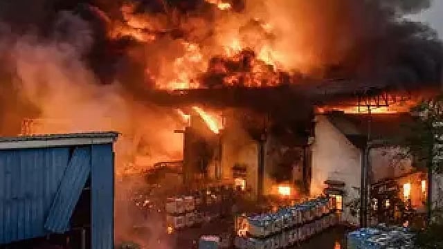 Delhi Electronic Market Blaze: Over 50 Shops Gutted In Chandni Chowk; Fire Under Control Now