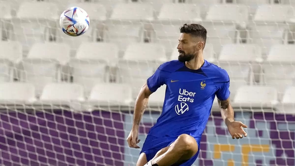 Giroud trains at the Jassim Bin Hamad stadium ahead of match against Denmark.