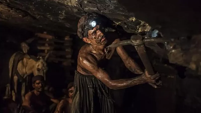 pakistan coal mine collapse