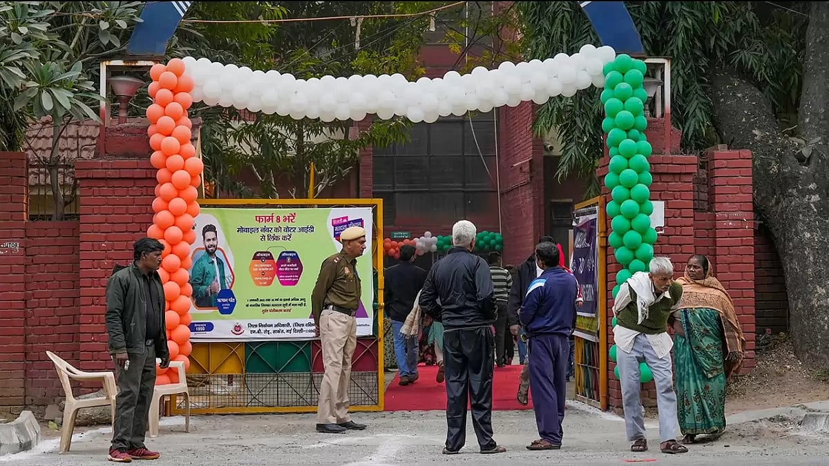 Voting for MCD elections in Delhi