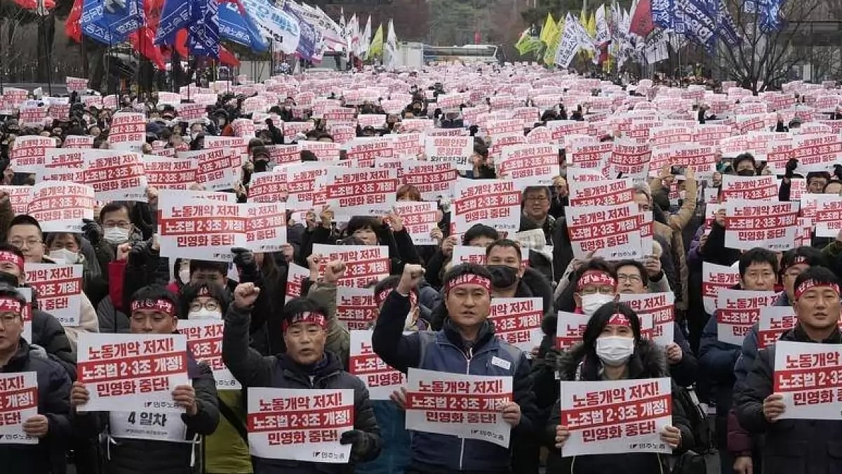 South Korean truckers have been on strike over minimum pay rules