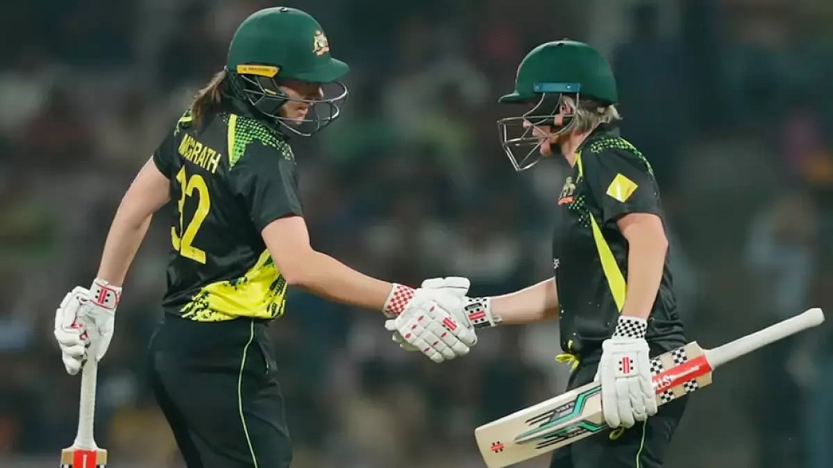 Tahlia McGrath congratulates Beth Mooney after the latter's half-century in the 1st T20I.