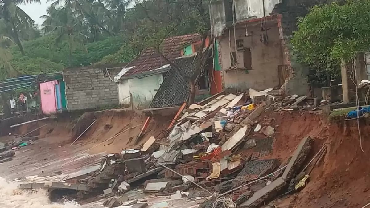 Heavy rains damage houses near Tamil Nadu coast