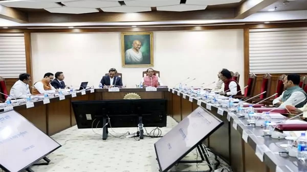 Chief Minister Shivraj Singh Chouhan chairing the cabinet meeting
