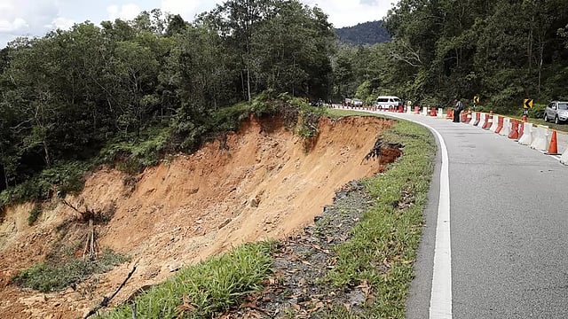 Over 2000 Tourists Stranded In North Sikkim Due To Landslide