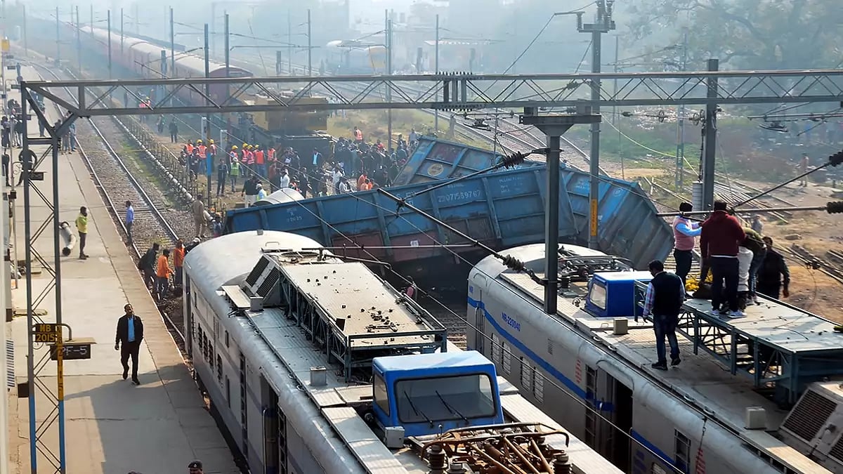 Train coaches derail in Moradabad