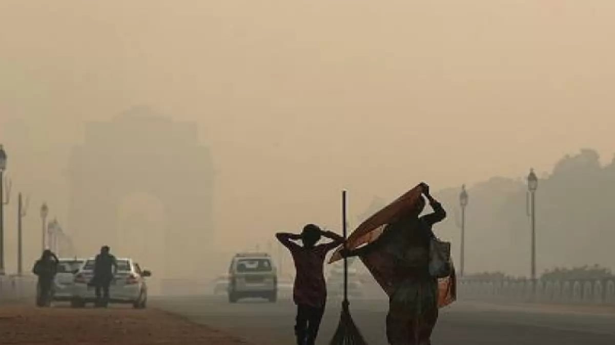 Dense fog in Delhi