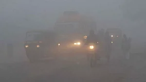 Dense fog shrouds northern Indian states leading to poor visibility