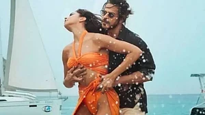 Deepika Padukone and Shah Rukh Khan In A Still From 'Besharam Rang'