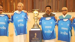 Patnaik's, second left, decision was appreciated by representatives of all the political parties.