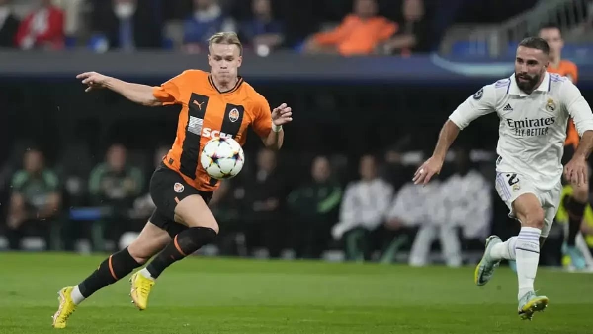 Shakhtar's Mykhaylo Mudryk controls the ball during a Champions League match against Real Madrid.
