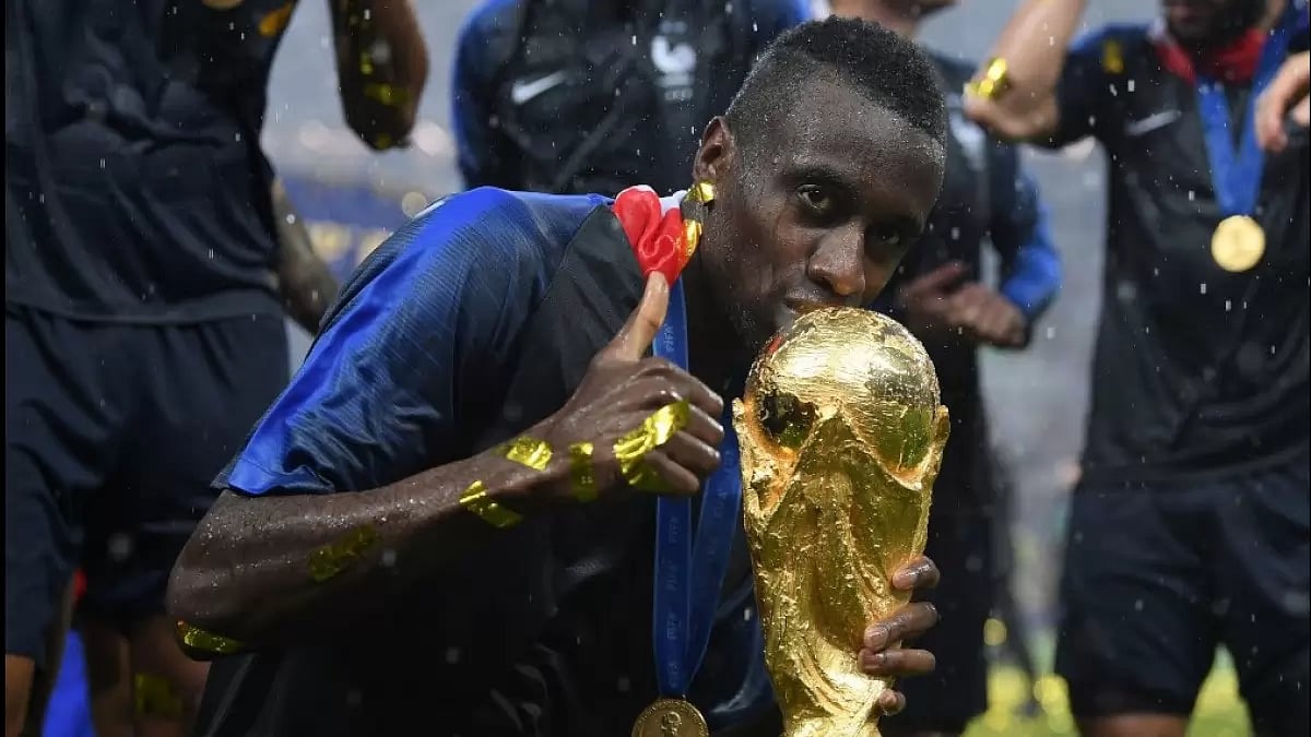Matuidi poses with the 2018 FIFA WC trophy.