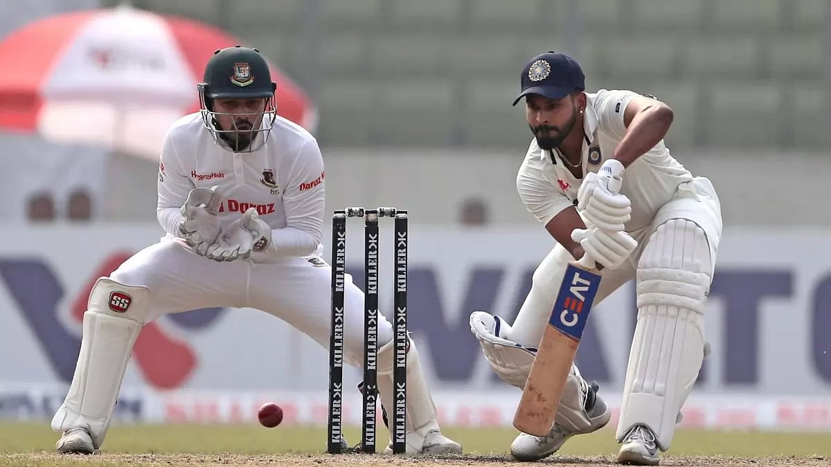 Shreyas Iyer (R) scored a handy 29 and stitched a match-winning partnership with Ashwin